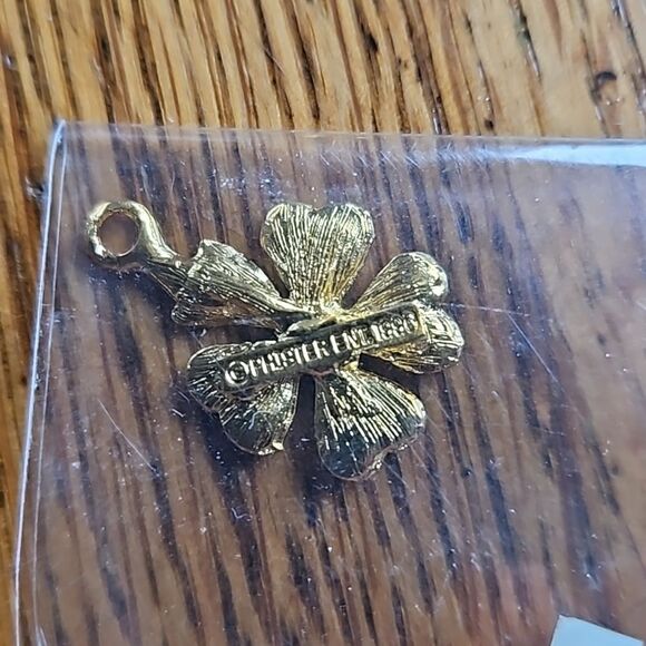 Phister Shamrock Charm Pendant – Gold Tone – St. Patrick’s Day Lucky Jewelry - Picture 2 of 3
